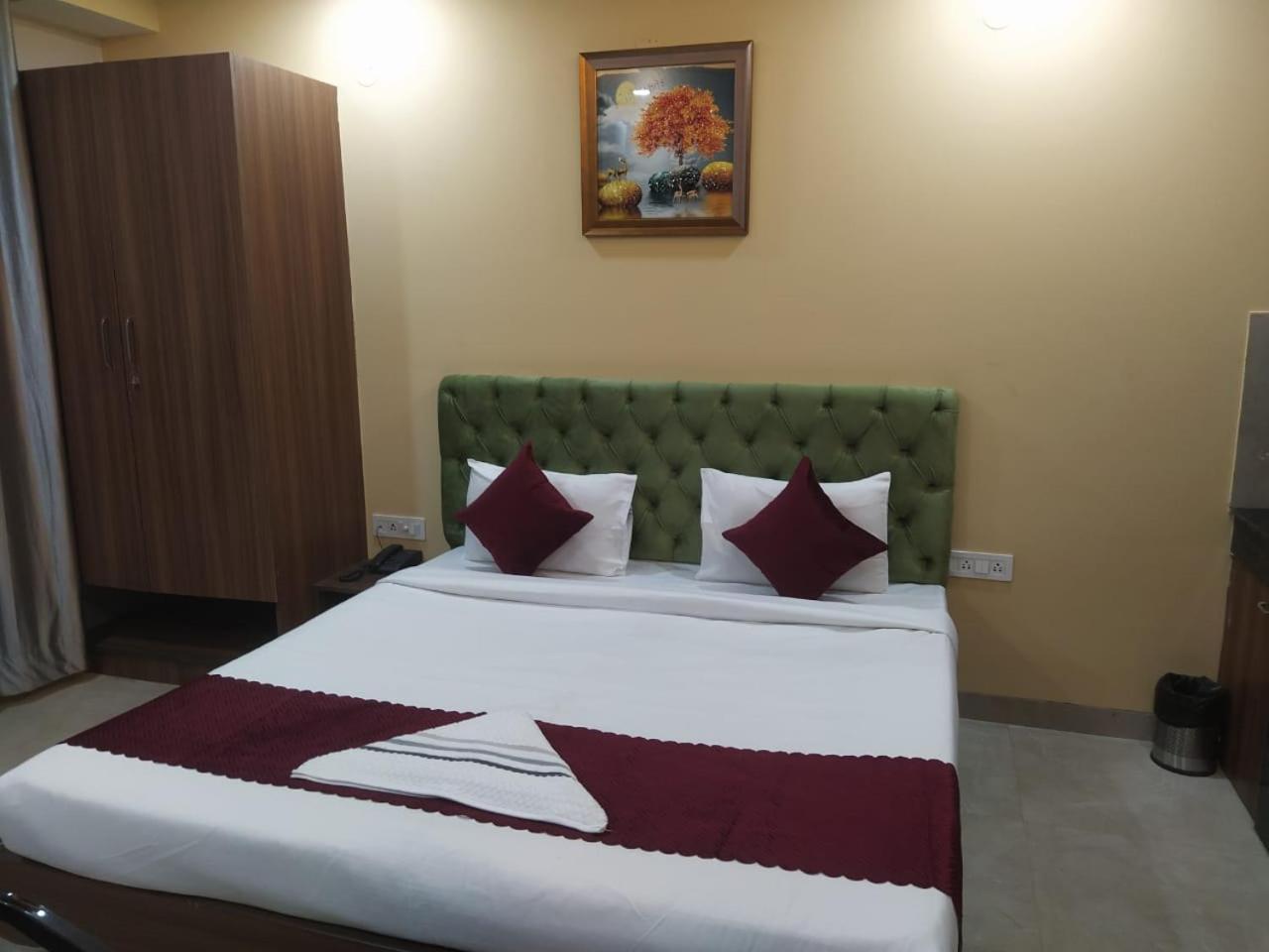 Limewood Stay - Near Golf Course Road Gurgaon Bagian luar foto